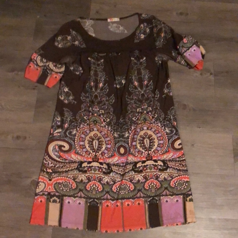 Cute shift dress. Size large. From a boutique.